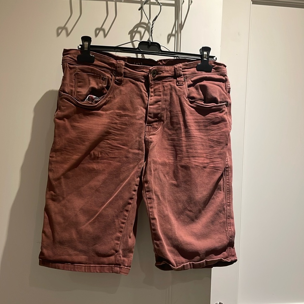 Renaud burgundy cotton Bermuda shorts📖